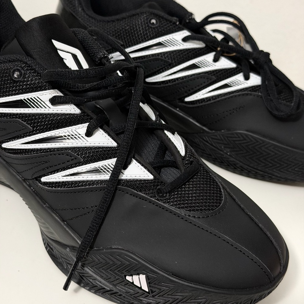Unisex Black Athletic Shoes - M8 W9